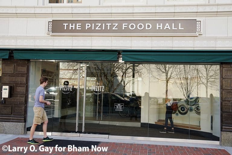 Bham Now photographer Larry O. Gay gives us a sneak peak inside “foodie heaven” – The Pizitz Food Hall Bham Now photographer Larry O. Gay gives us a sneak peak inside “foodie heaven” – The Pizitz Food Hall