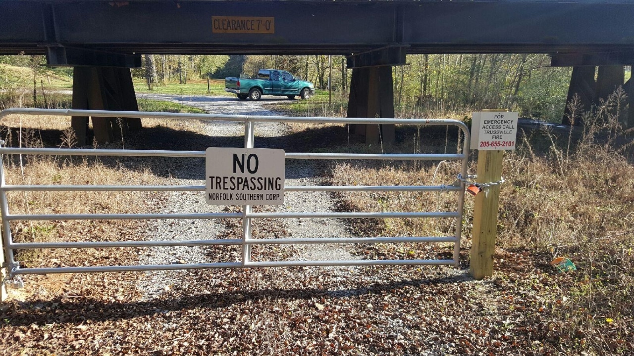 Norfolk Southern (still) keeps residents out of their own homes 1 blocked exit Trussville Alabama