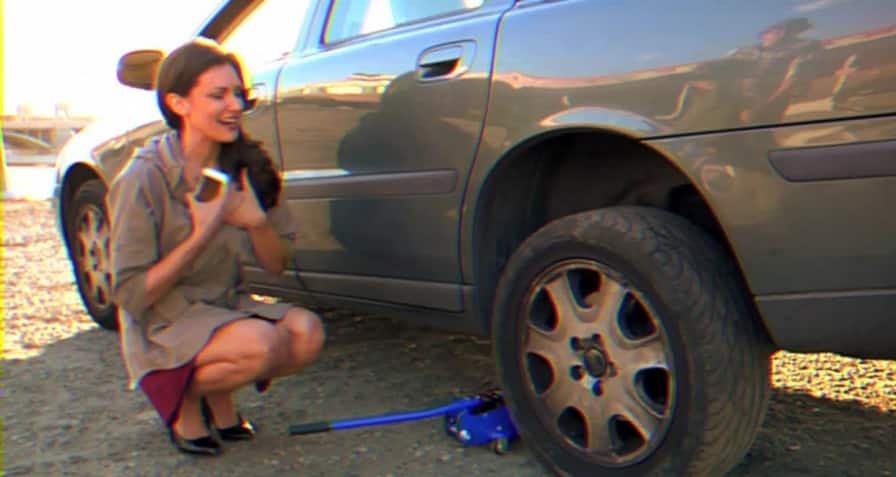 help change tire Consider these 10 simple good deeds this holiday season