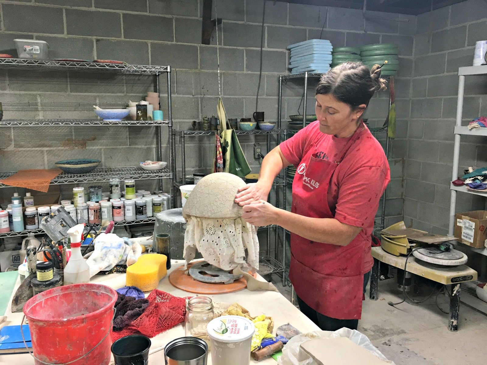 Four Potters of Birmingham's Roebuck Springs 10 Leslie Martin Smith, who taught all of the other Roebuck Springs potters, at work in her studio.