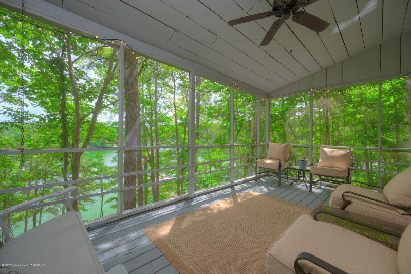 8 things you need to know about living on Smith Lake, including where to find a Sunrise Margarita 7 Rustic bungalow on Smith Lake, Alabama. For sale by ARC Realty