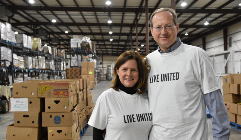 Meet Jeff Stone, United Way of Central Alabama’s 2019 campaign chair 1 Jeff and Linda Stone at the Community Food Bank