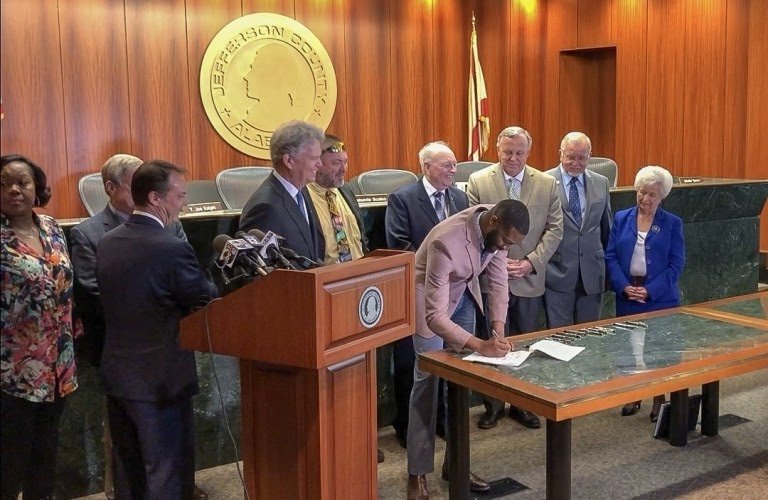 22 Jefferson County (AL) Mayors signed a 'Good Neighbor' pledge as part of the Together We Prosper campaign