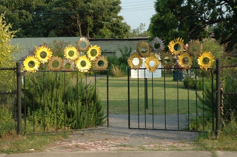 Flower gate by Julie Carpenter Who’s bringing back native plants to the landscape of Alabama? Take a look and see.