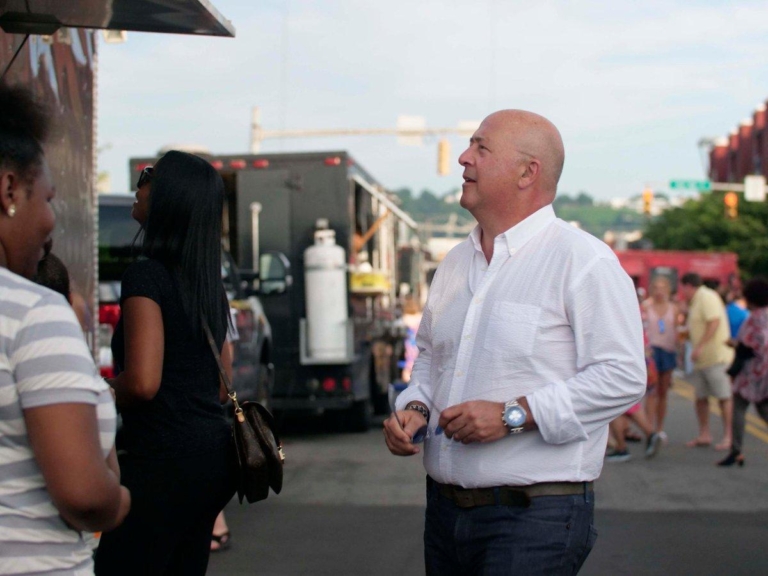 Andrew Zimmern’s talking about “The Best Thing I Ever Ate!” @ 8PM tonight on the Cooking Channel. Hint: it’s here in Birmingham.