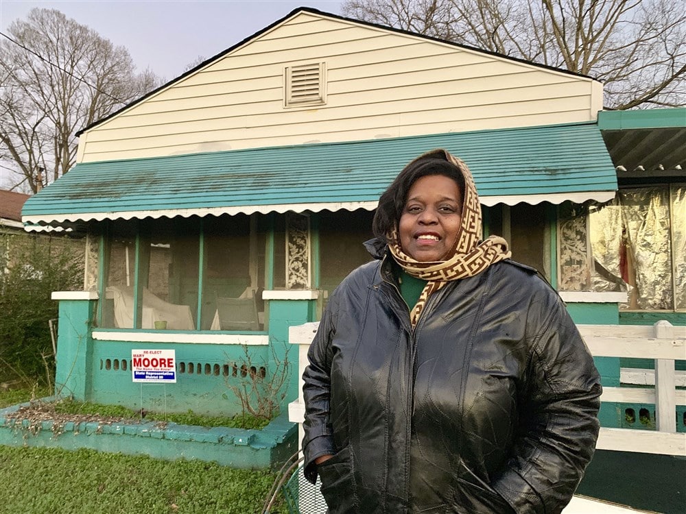 resident in front of her north birmingham home 3 things you need to know about the EPA's soil cleanup in N Birmingham