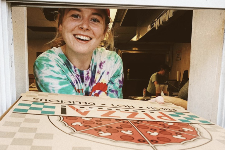 moms pizza curbside pick up Support local! 675 businesses and non-profits offering curbside and online ordering.