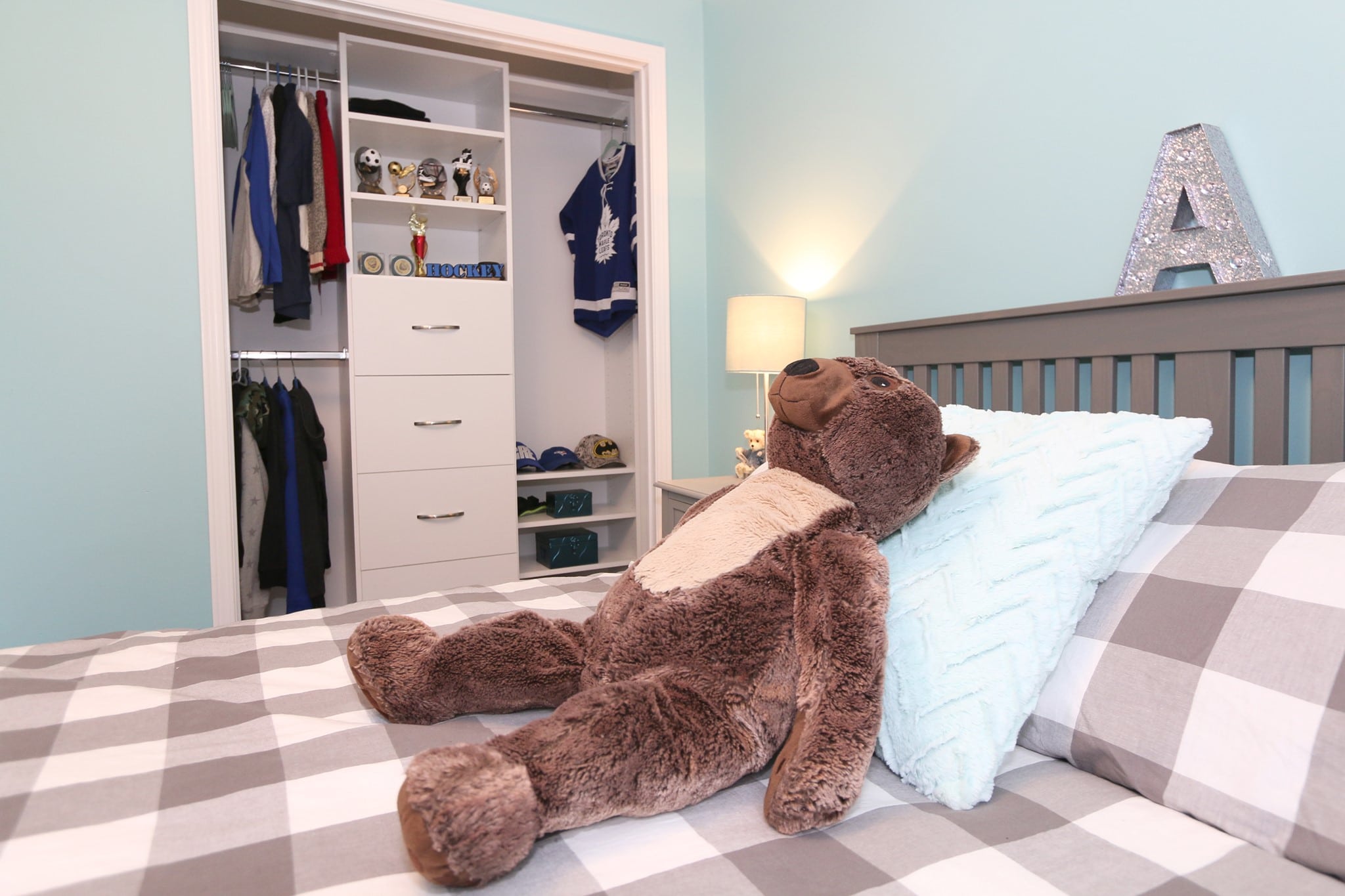 organize your child's room with a built-in closet