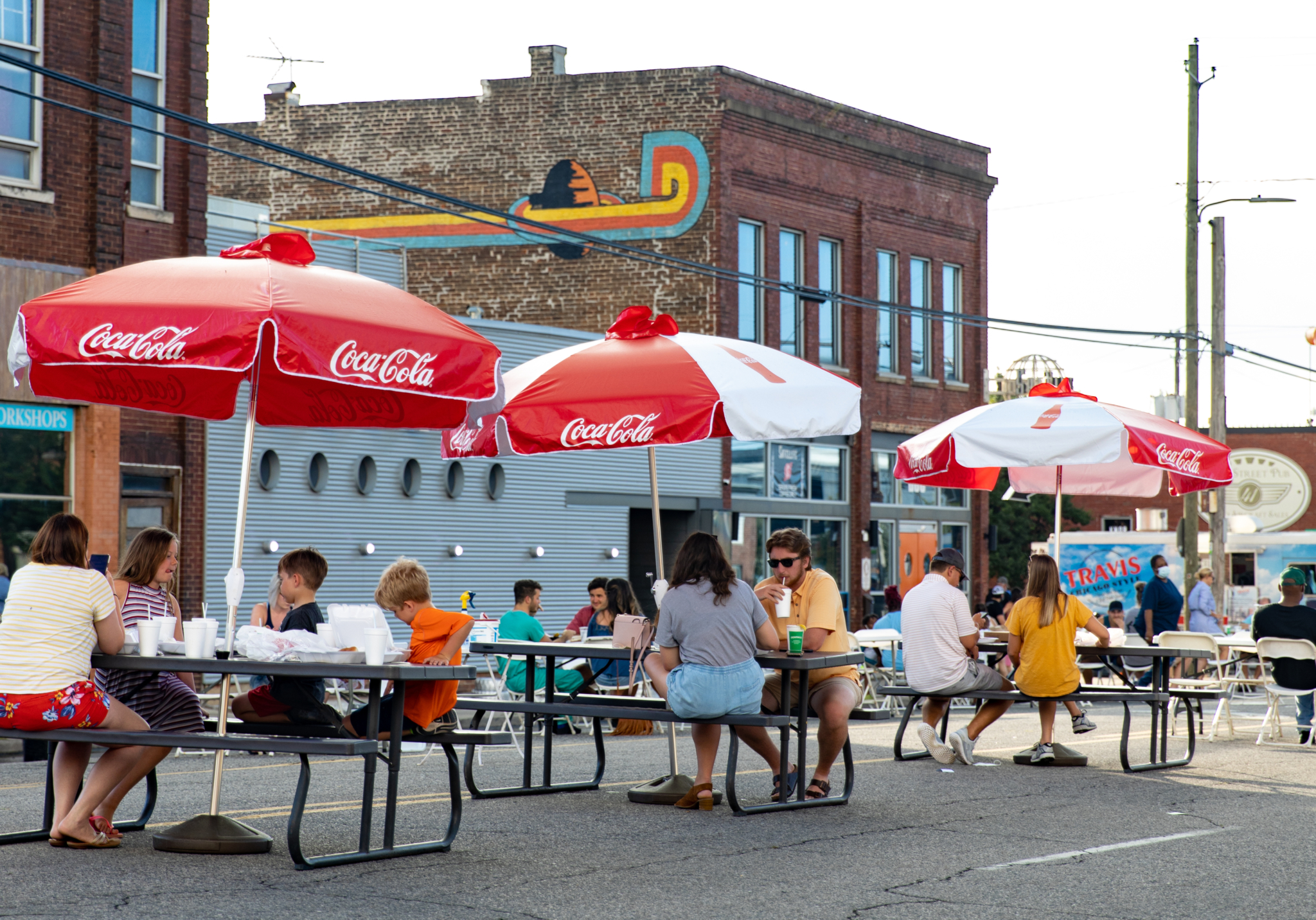 Eat in the Streets 3 1 New "Shared Space Permit" allows restaurants to expand services to sidewalk due to COVID-19