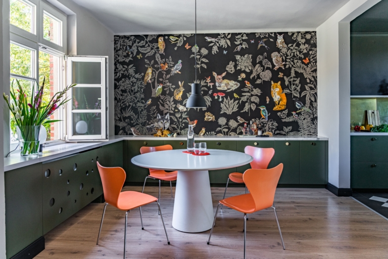 nicola bushuven MJk hInceFg unsplash The writing is on the wall(paper) for this rising interior design trend