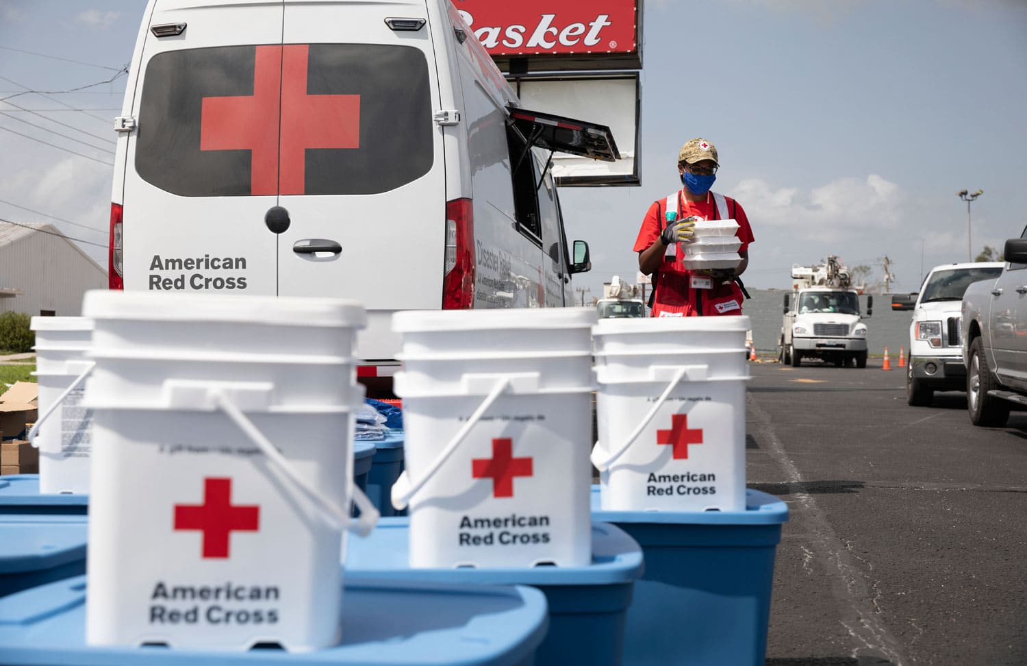 hur response 12799 240 How to build your own Red Cross Emergency Preparedness Kit
