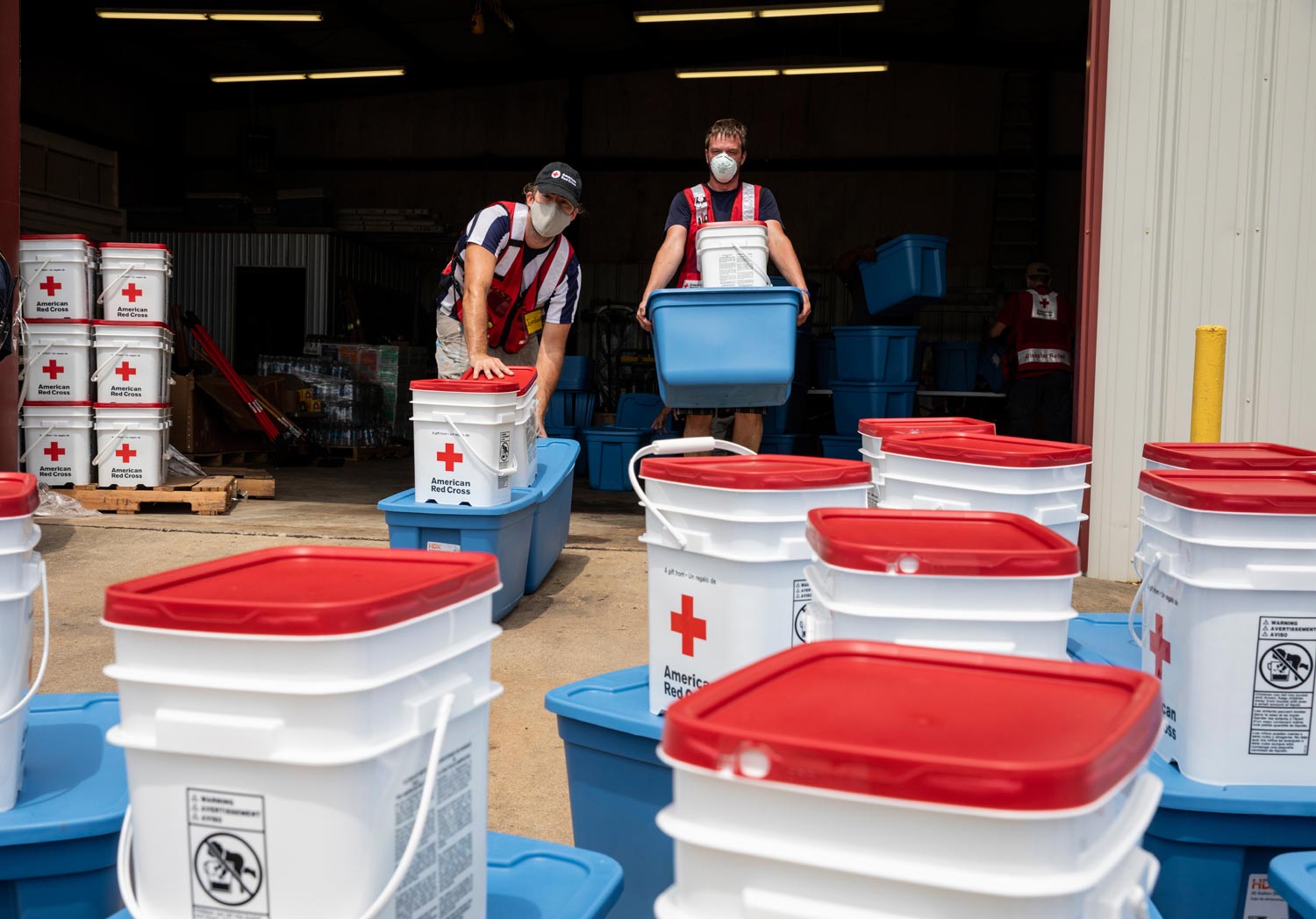 hur response 12799 294 How to build your own Red Cross Emergency Preparedness Kit