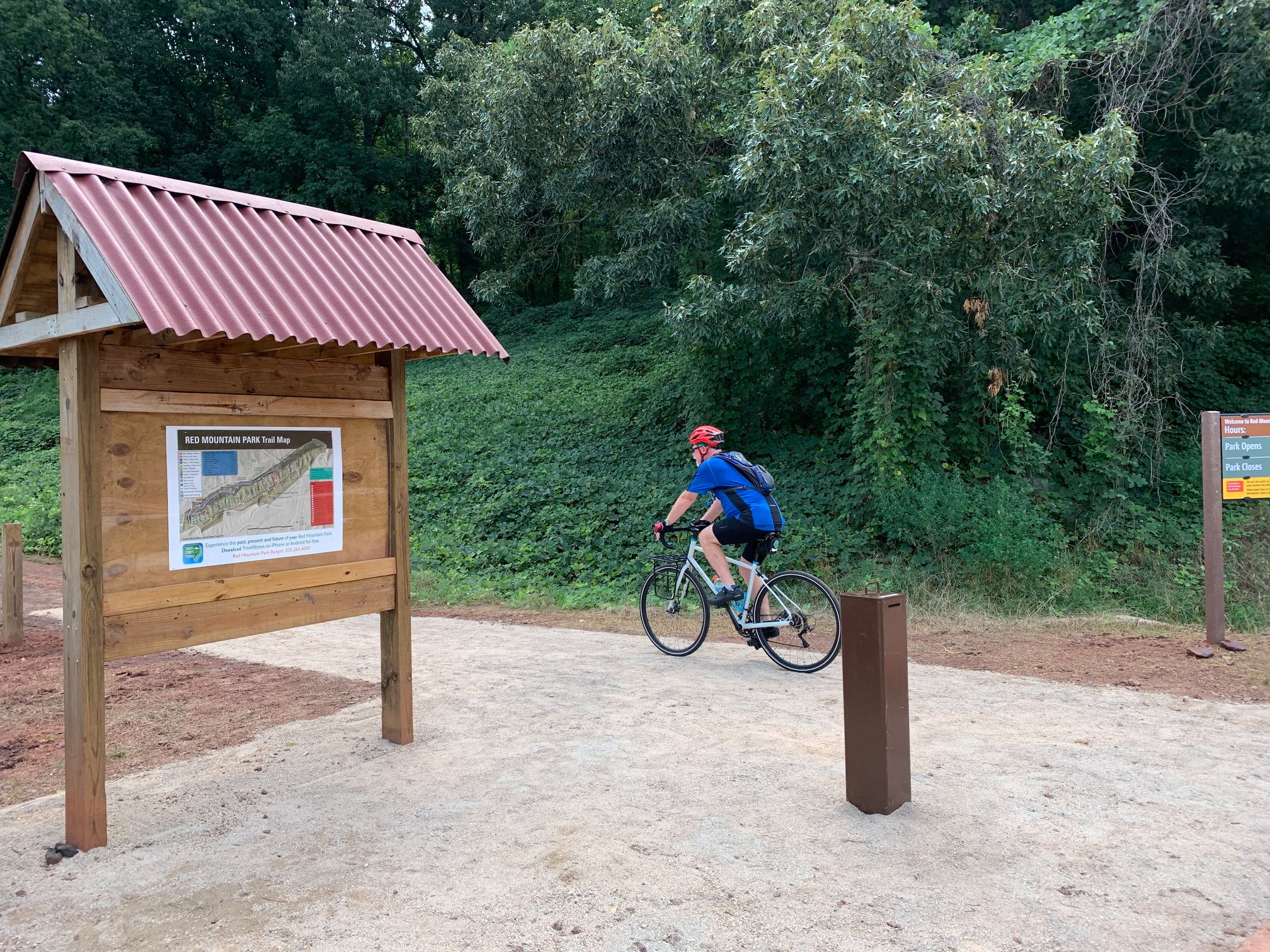 6 mountain biking trails to check out in Birmingham, including Oak Mountain State Park 2 Man riding his bike at Red Mountain Park