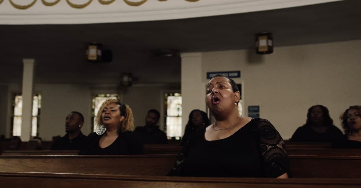 Bamabuzz People Singing At Redeemer Community Church