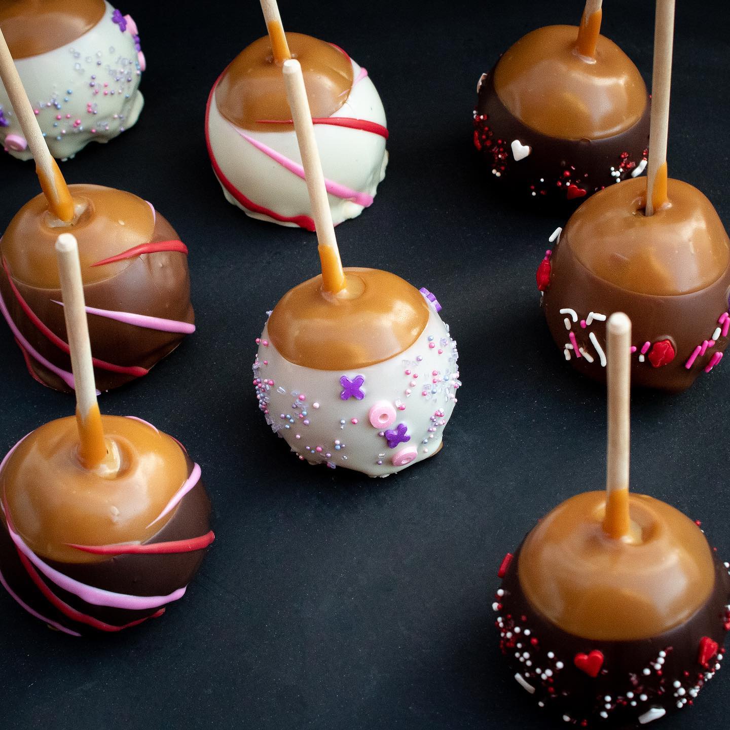 Cute candy apples with heart sprinkles for Valentine's Day from Birmingham Candy Company