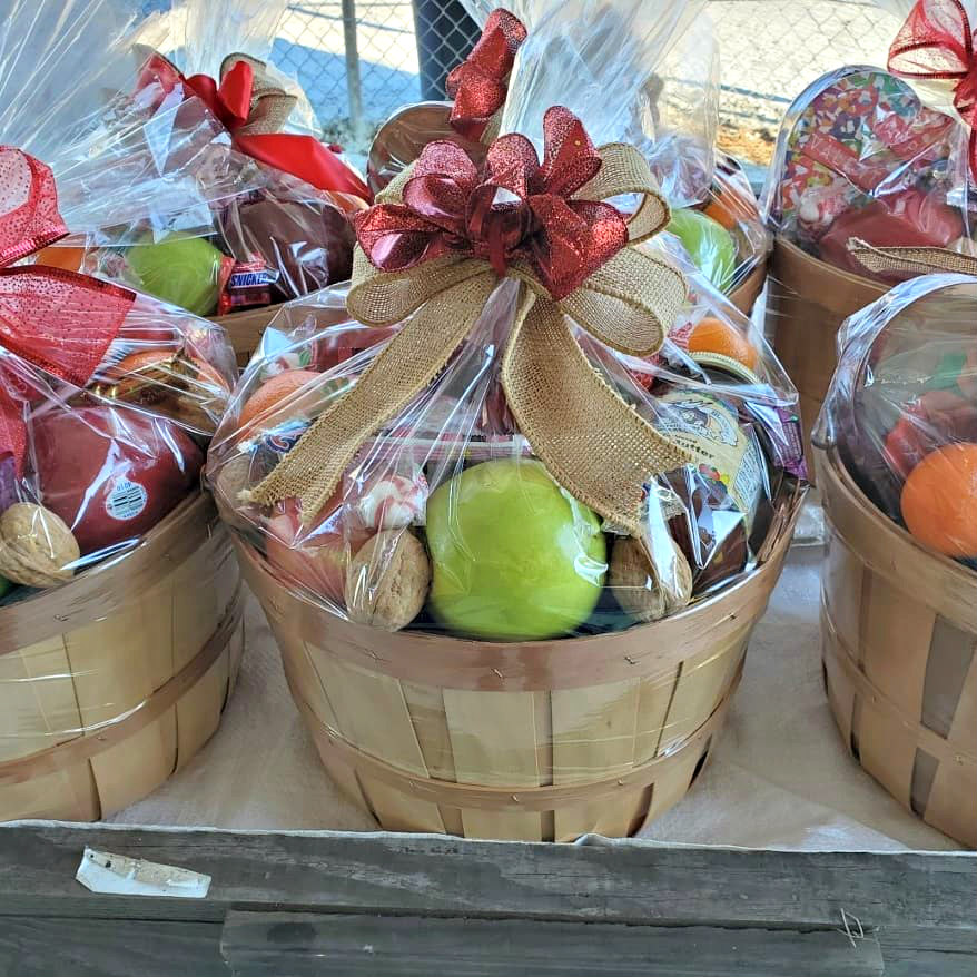 gift baskets from Little Giant Farm Market in Sumiton