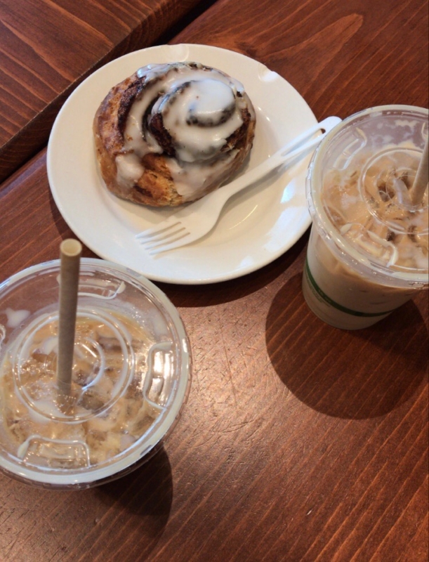 Filter Coffee Parlor cinnamon roll + lattes