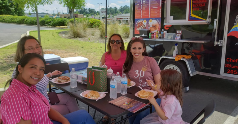 Family enjoys a meal from Pa que Ronald Food truck