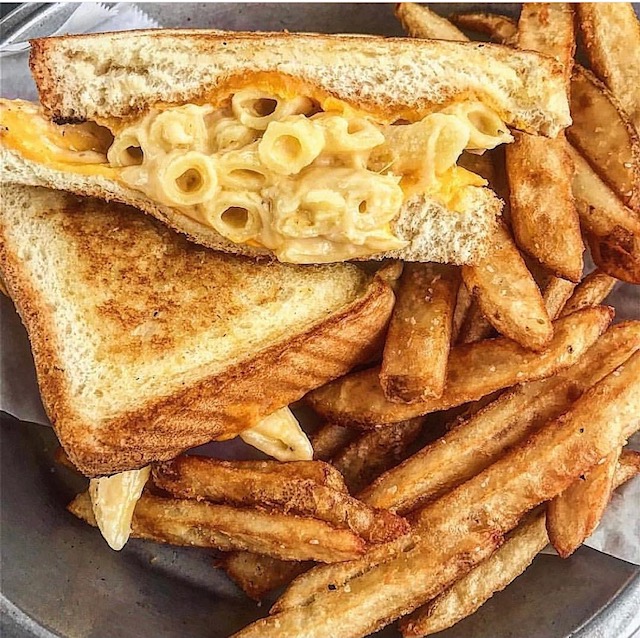 Melt mac and cheese grilled cheese