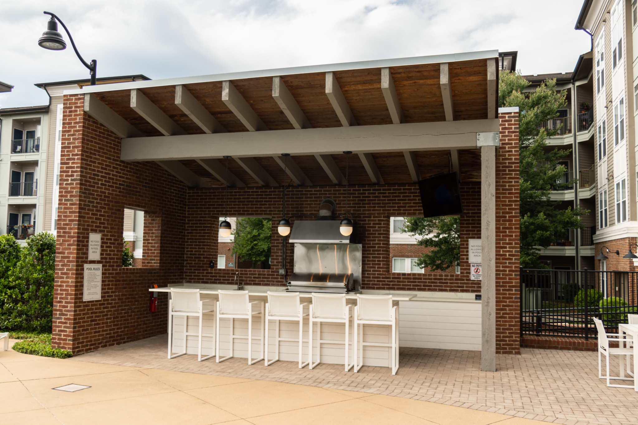 Grill These 3 outdoor luxuries at The Hill at Eastbury are an entertainer’s dream