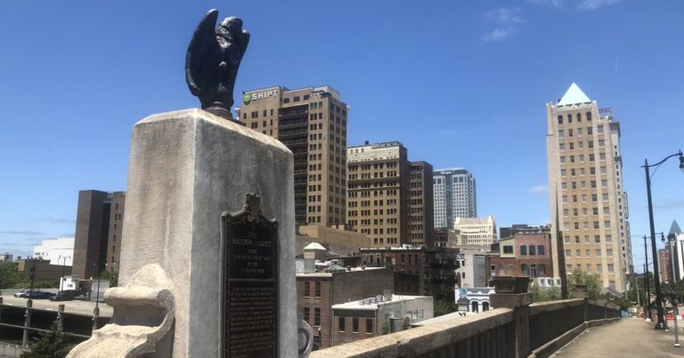 9 Veterans Memorials in and around Birmingham. (25 photos)