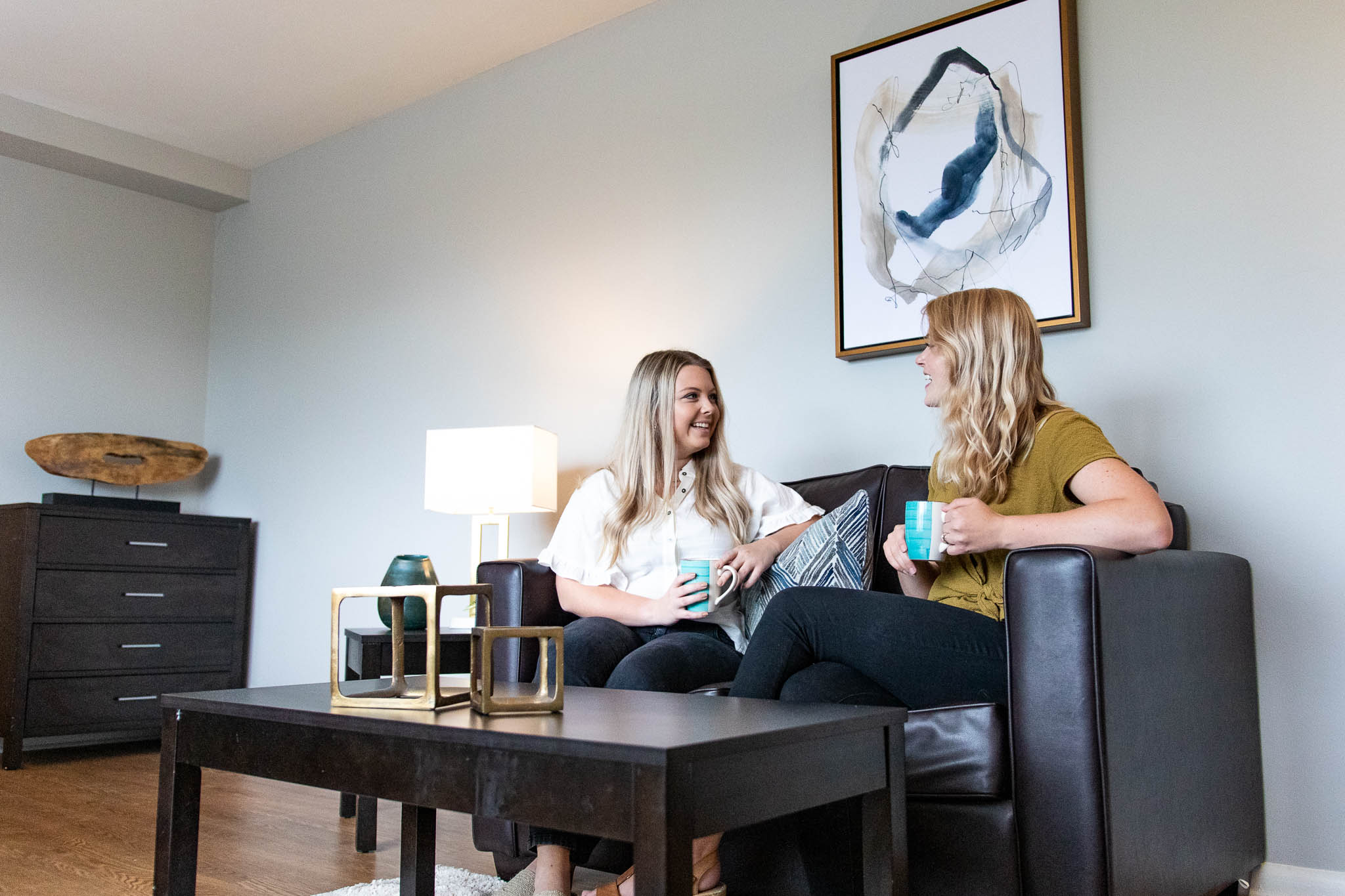 5 ways to explore Highland Park + WIN a $250 gift card to Freddy’s Wine Bar 8 Sitting area in Highland Towers apartment.