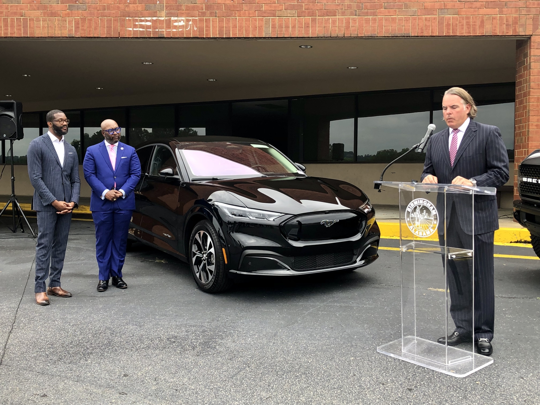 Stivers Ford to build auto showcase on the site of the abandoned Virginia College at the Palisades Stivers Ford to build auto showcase on the site of the abandoned Virginia College at the Palisades