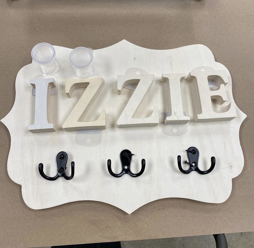 leash holder with name Izzie 