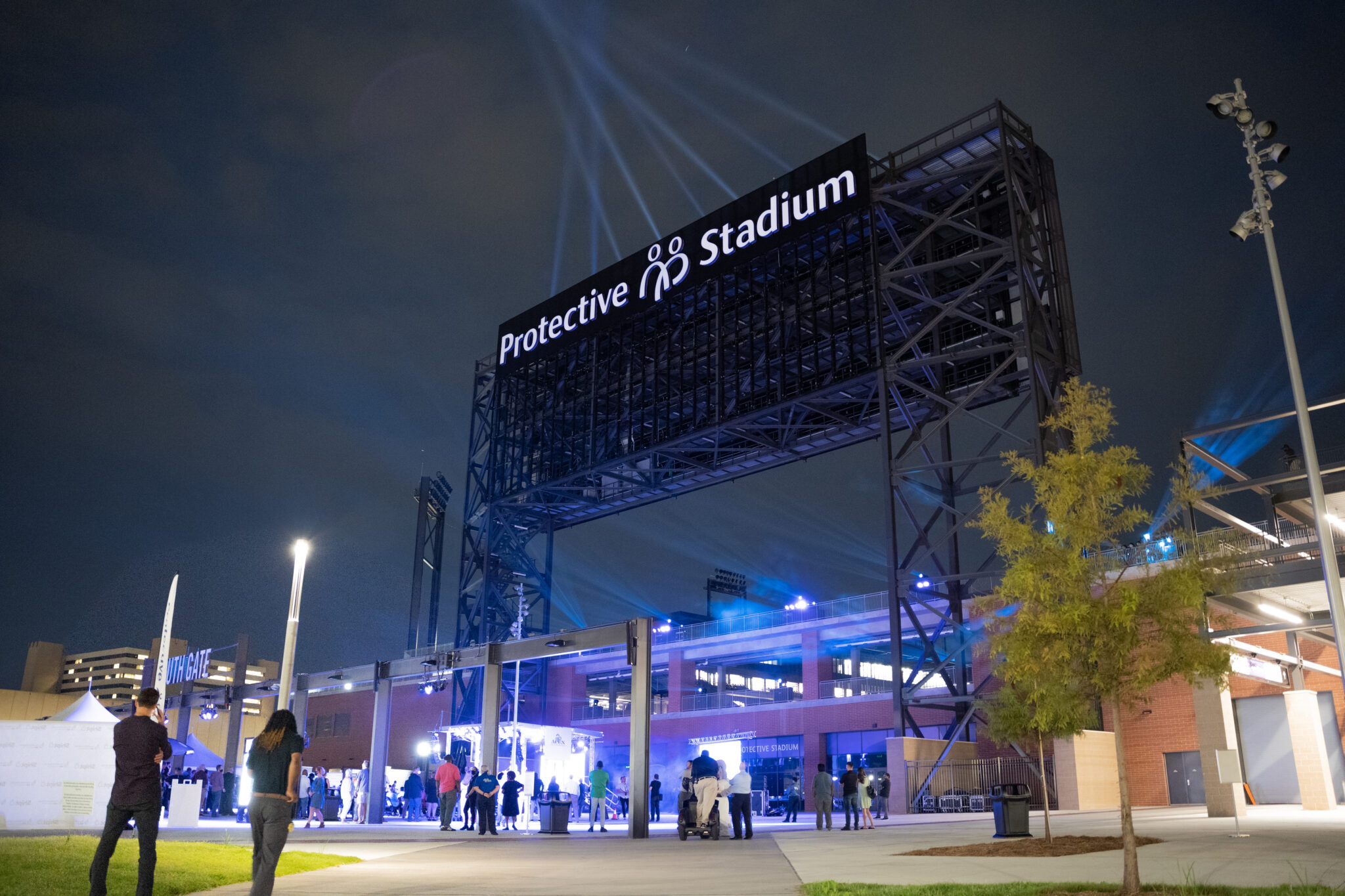 UAB Athletics honors amazing local healthcare heroes at first Protective Stadium game