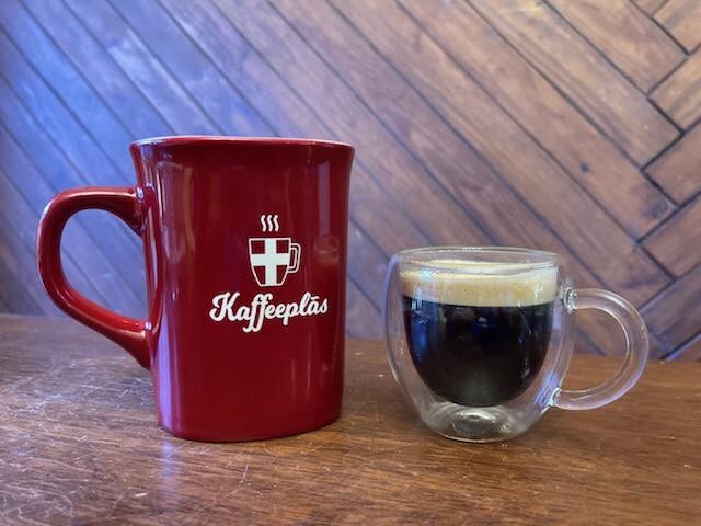 Did you know that if you bring your Kaffeeplās mug or tumbler to Kaffeeplās, you get 10% off? Exciting businesses
