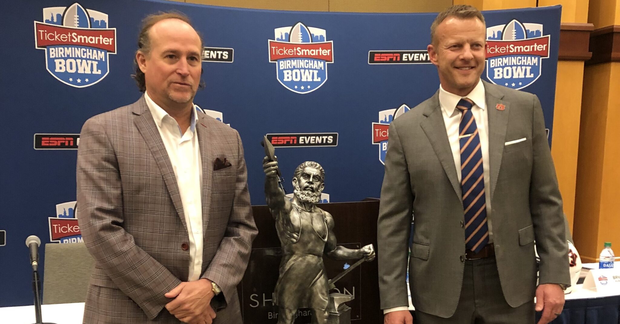 5 ways to make University of Houston fans feel at home for the TicketSmarter Birmingham Bowl 5 ways to make University of Houston fans feel at home for the TicketSmarter Birmingham Bowl