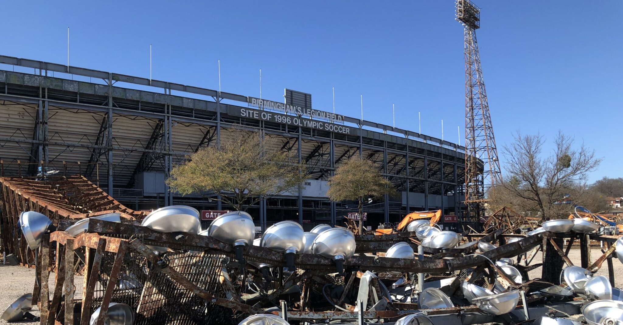 Legion Field’s rusty outdated light towers torn down, replaced by new energy efficient LEDs Legion Field’s rusty outdated light towers torn down, replaced by new energy efficient LEDs