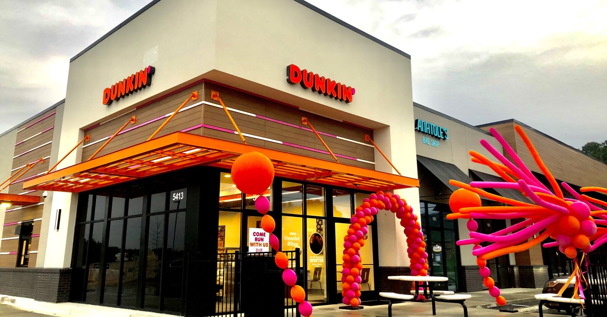 DONUT ALERT! New Dunkin’ opens on 280 in Hoover at Cahaba Market DONUT ALERT! New Dunkin’ opens on 280 in Hoover at Cahaba Market
