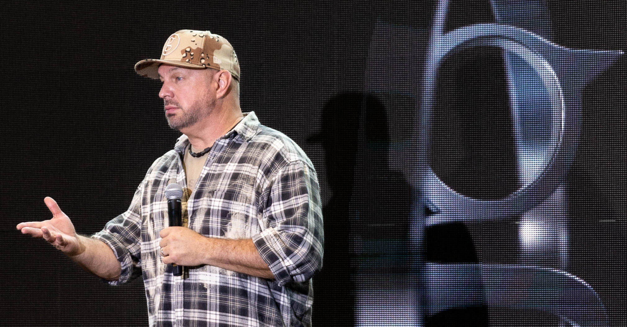Garth Brooks meets with press before historic Birmingham concert — takeaways & parking info