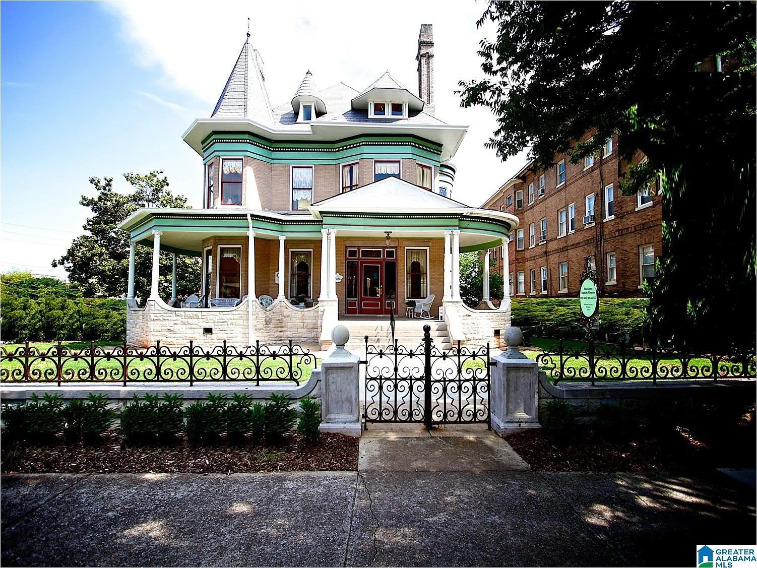 Historic Hassinger Daniels Mansion Bed & Breakfast Listed For Sale ...