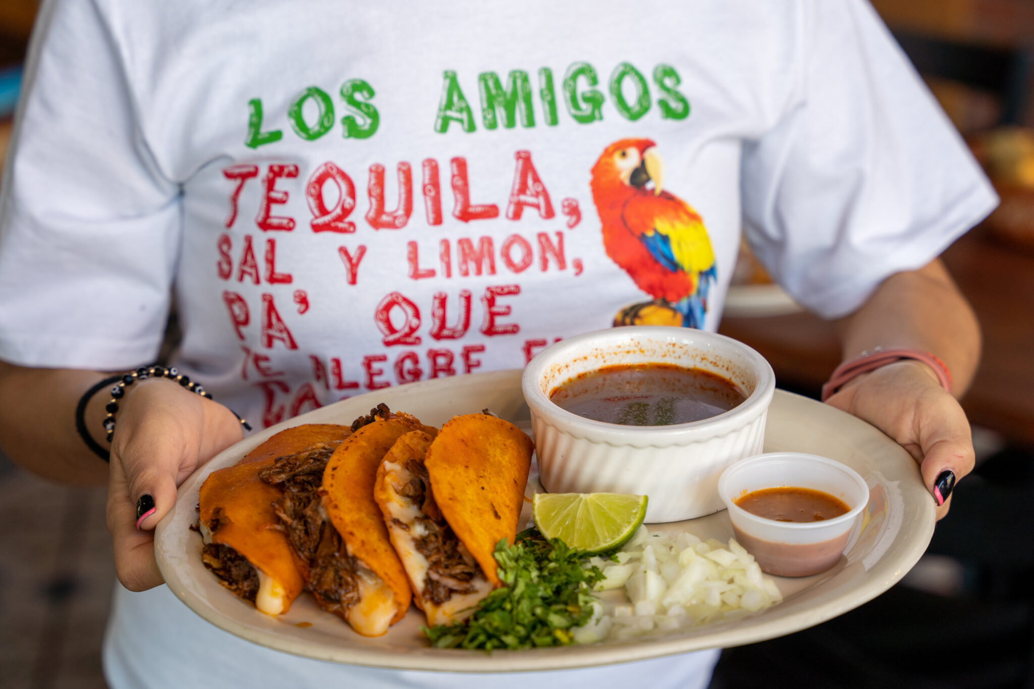 3 reasons you’ll love Los Amigos in Lakeview [Video]