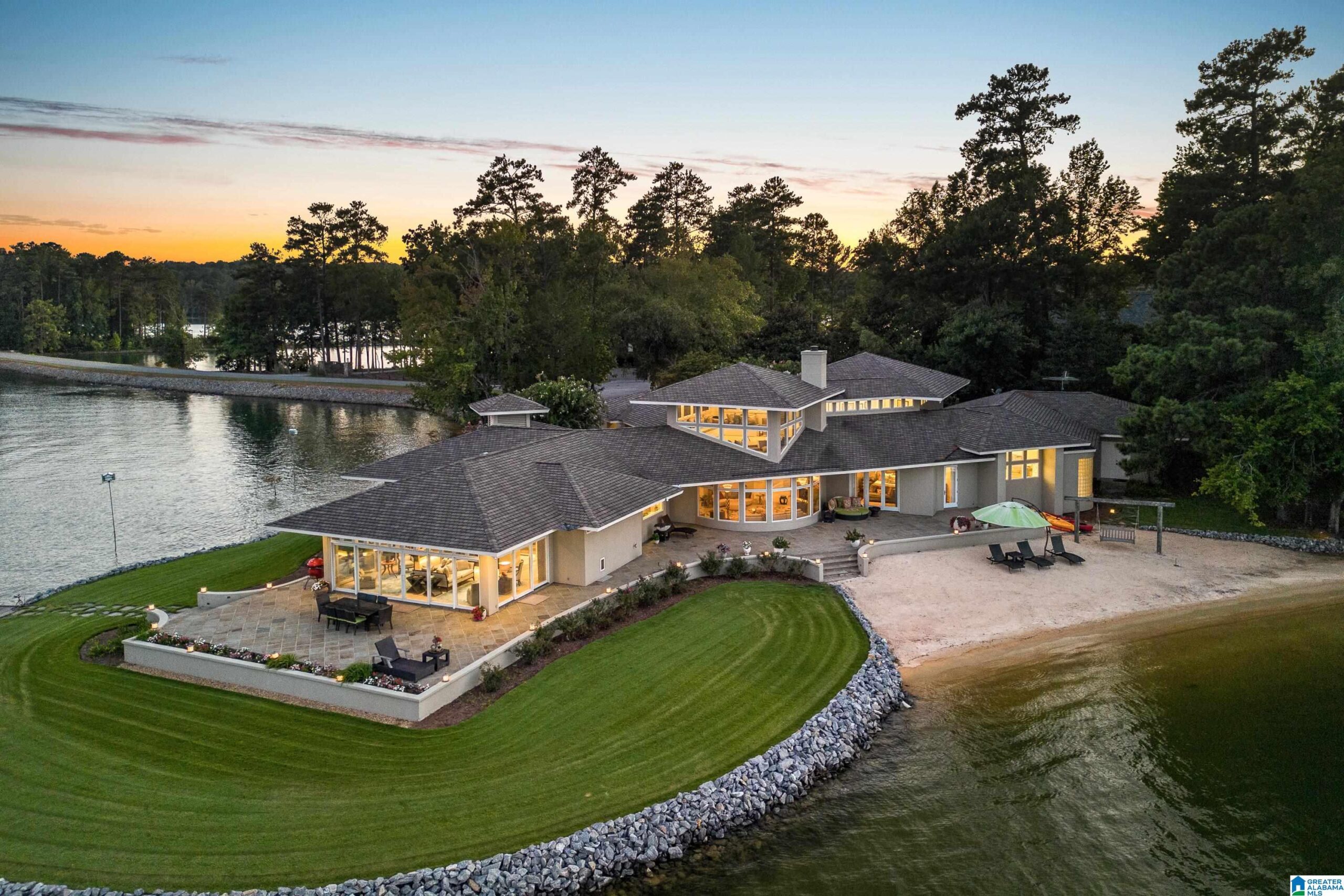 5 reasons to love this .3M Lake Martin mansion