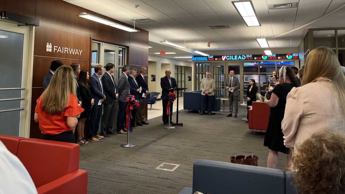 Samford’s new Fairway Commercial Real Estate Lab holds grand opening Samford’s new Fairway Commercial Real Estate Lab holds grand opening