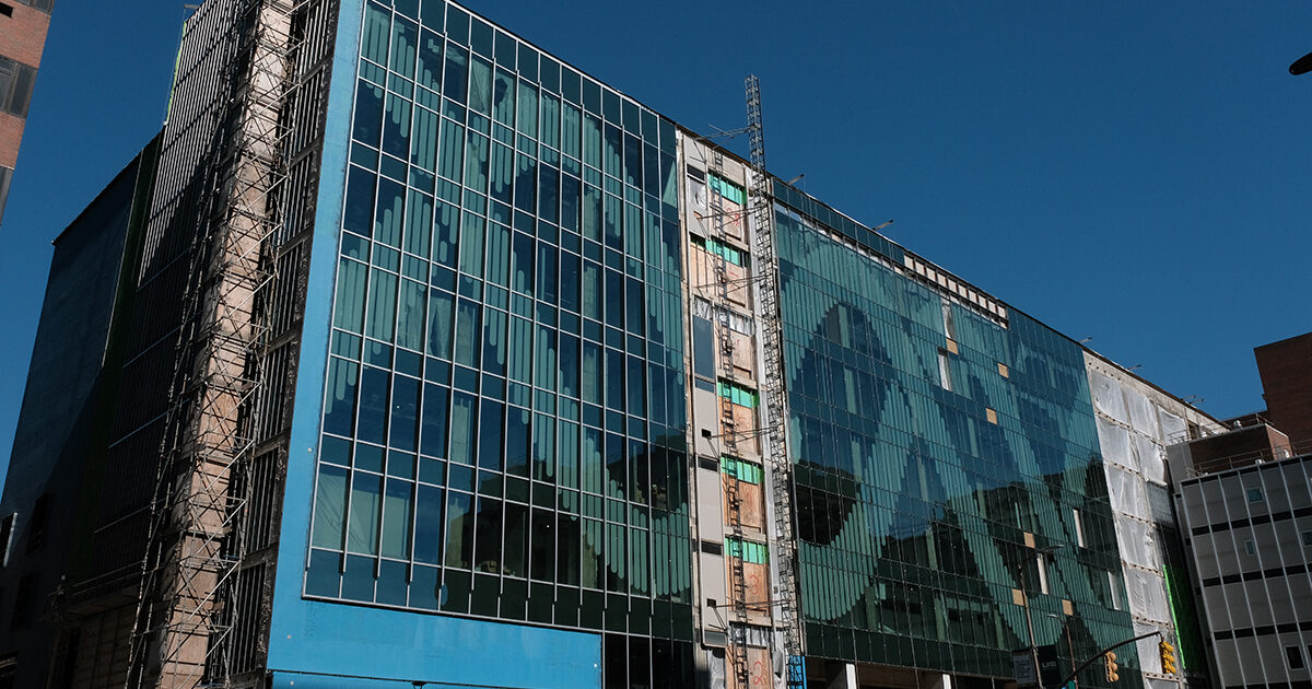 Bird-friendly windows installed on UAB’s new Genomic building [PHOTOS]