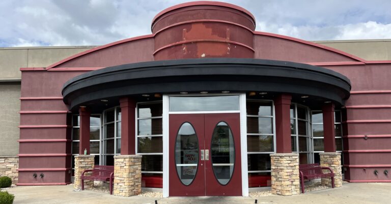 Red Robin closes Birmingham metro location