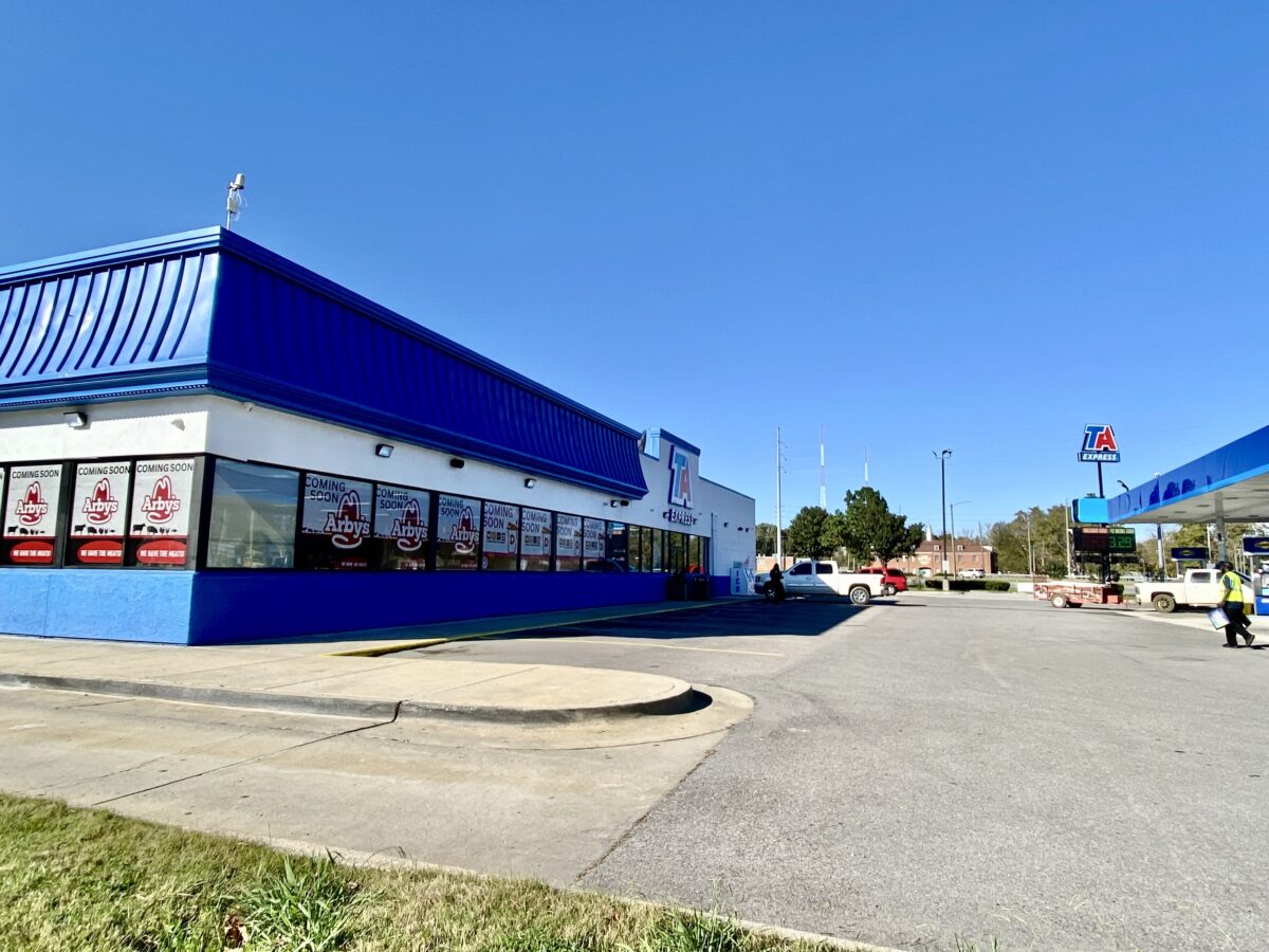 New full-service travel center opens near Finley Blvd. and I-59 2 truck stop