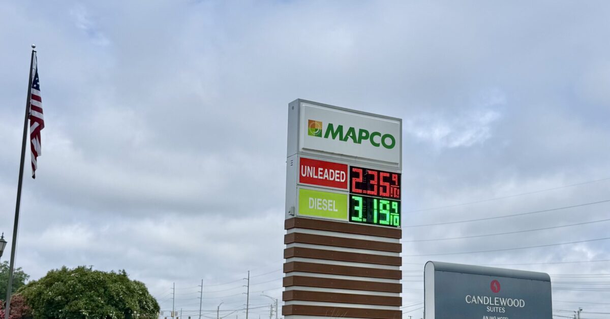 Birmingham-area gas prices plummet before July 4th holiday Birmingham-area gas prices plummet before July 4th holiday