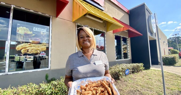 JAWS Hot Chicken and Seafood opens in Midfield