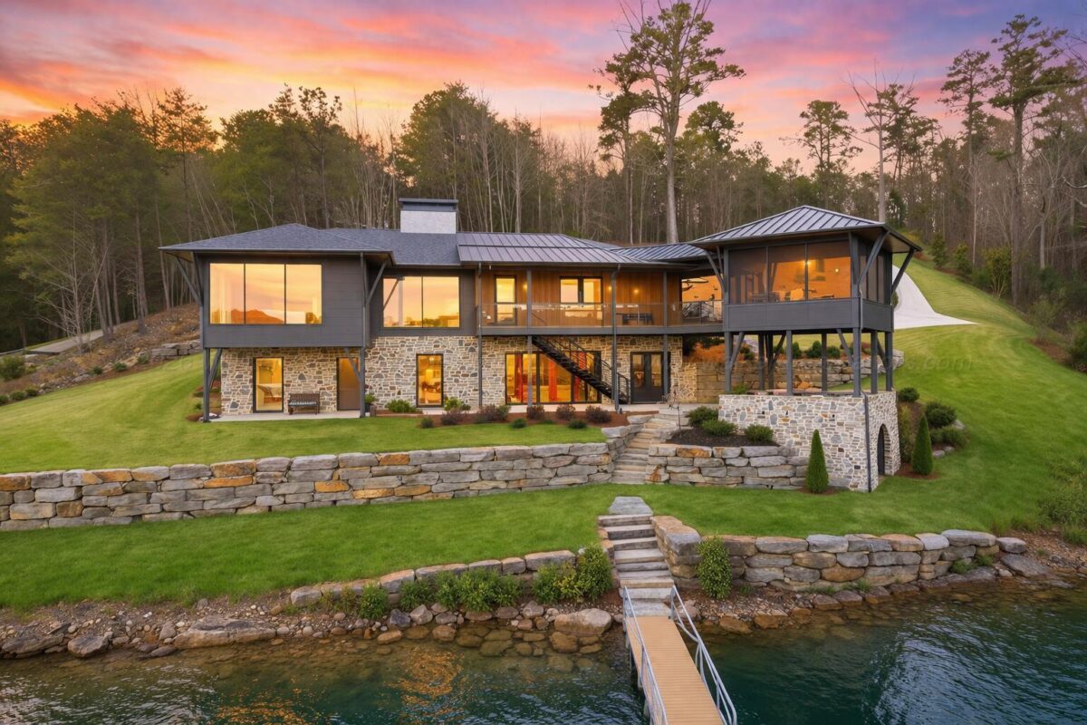 5 waterfront listings just dropped on Smith Lake—check them out now