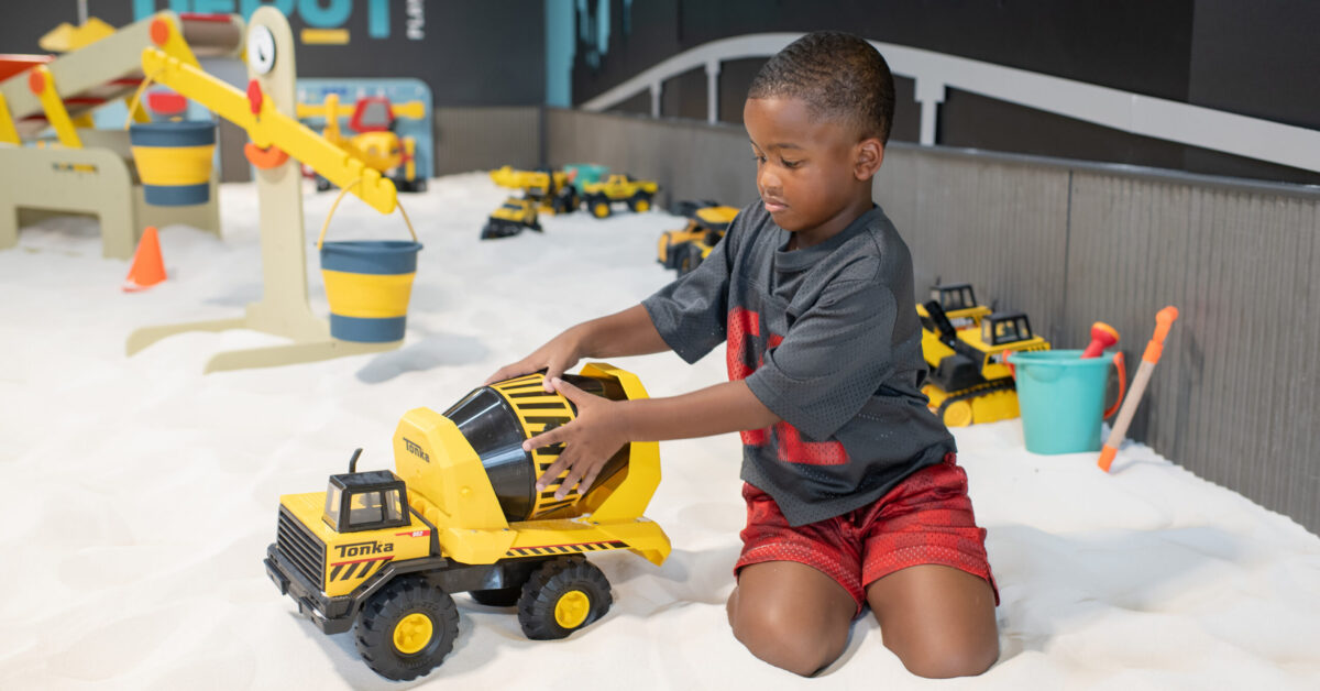 This Hoover play cafe lets kids dig in 40 tons of sand while parents work This Hoover play cafe lets kids dig in 40 tons of sand while parents work
