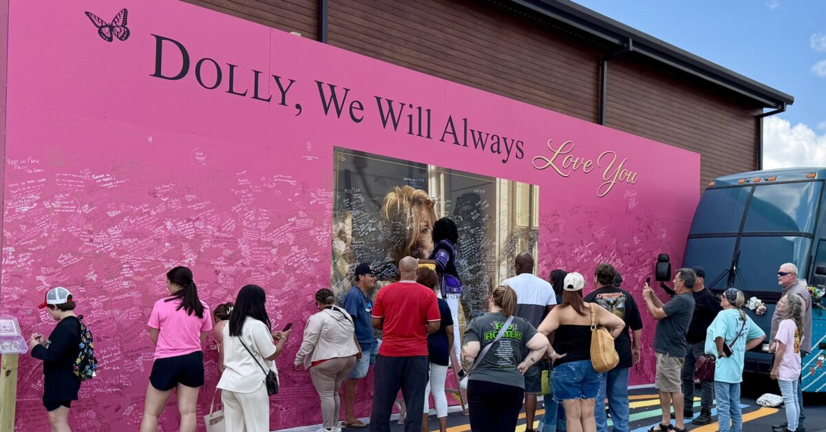 Children’s of Alabama sends kids home with free Dolly Parton books